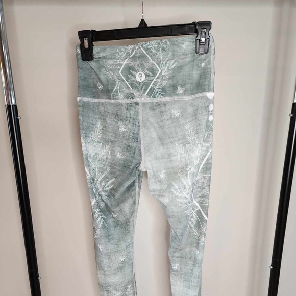 Yoga Democracy -Pure Sage Printed Yoga Leggings- S - Picture 10 of 15